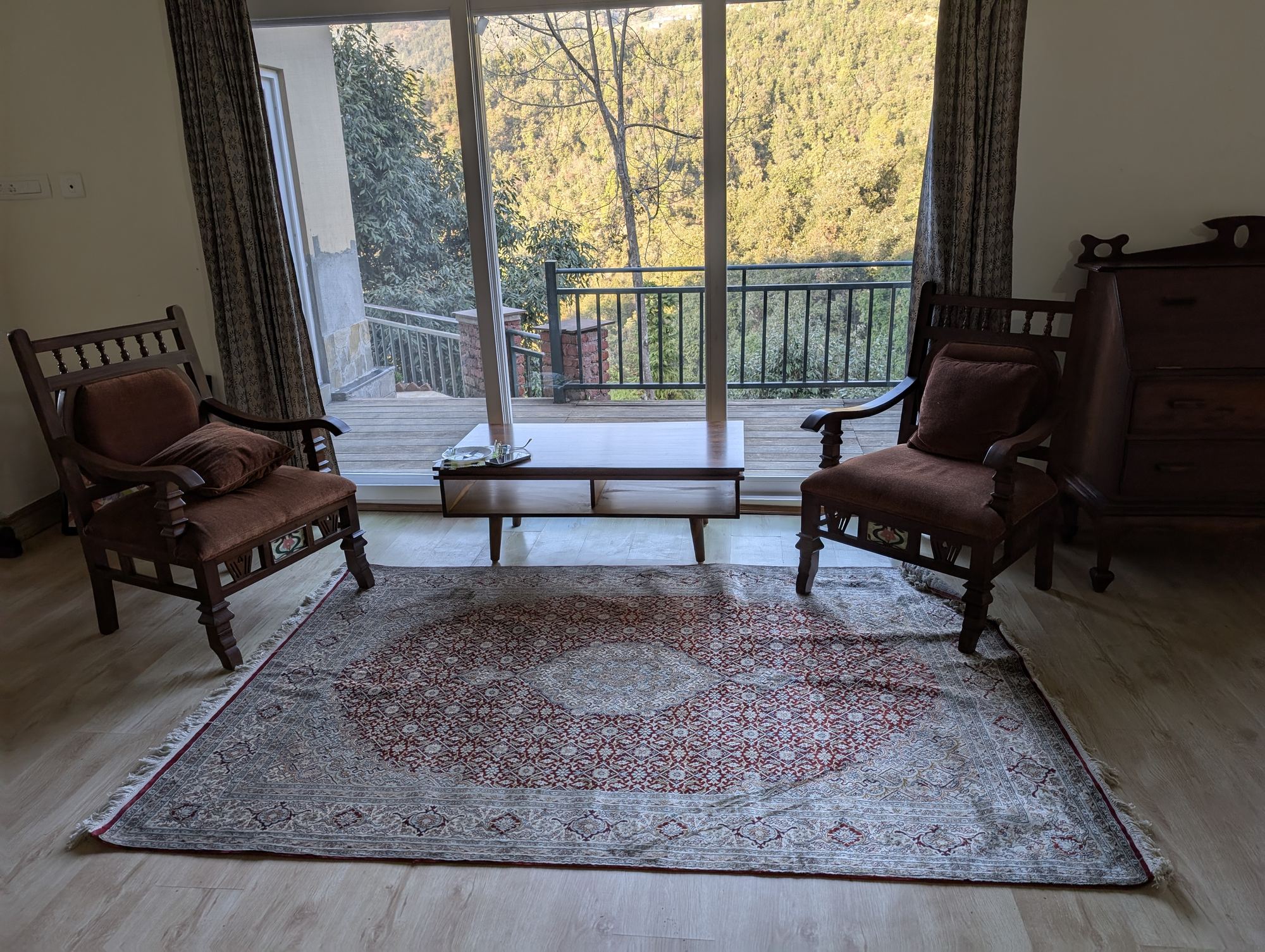 Seating nook opening onto the deck